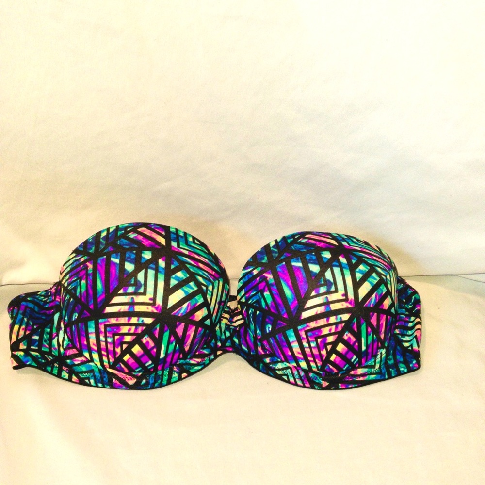 Colorful strapless push-up bra